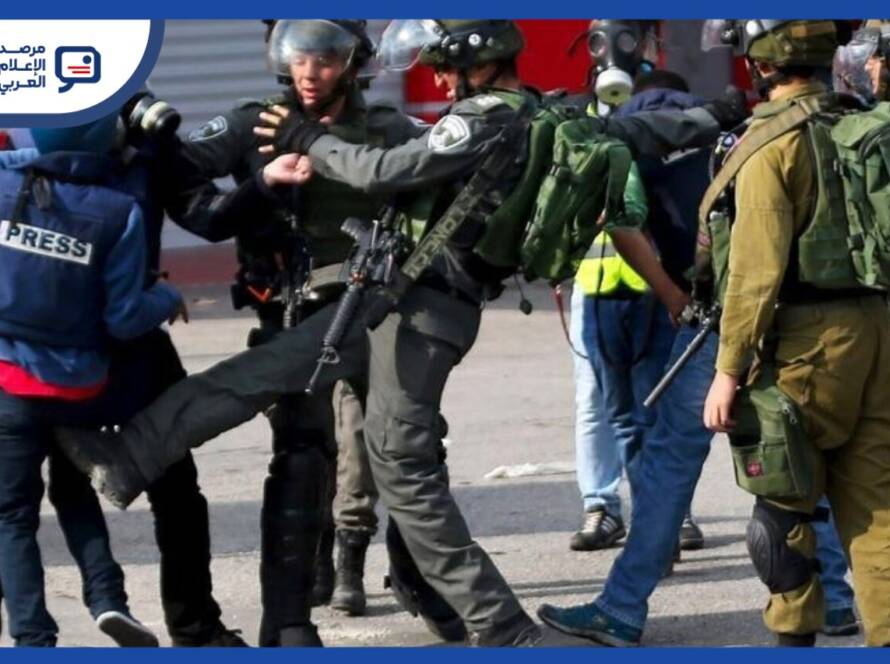 حين هبطت الصحفية الفرنسية أليس فروسار في مطار بن غوريون قرب تل أبيب، كانت تحمل تصريح سفر سارياً وخطة عمل في الضفة الغربية المحتلة