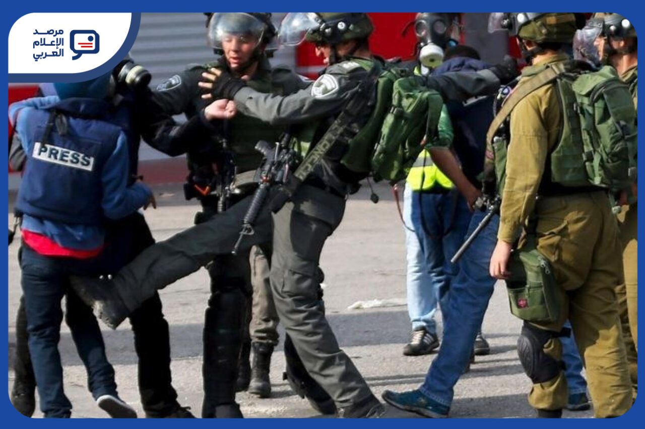 حين هبطت الصحفية الفرنسية أليس فروسار في مطار بن غوريون قرب تل أبيب، كانت تحمل تصريح سفر سارياً وخطة عمل في الضفة الغربية المحتلة